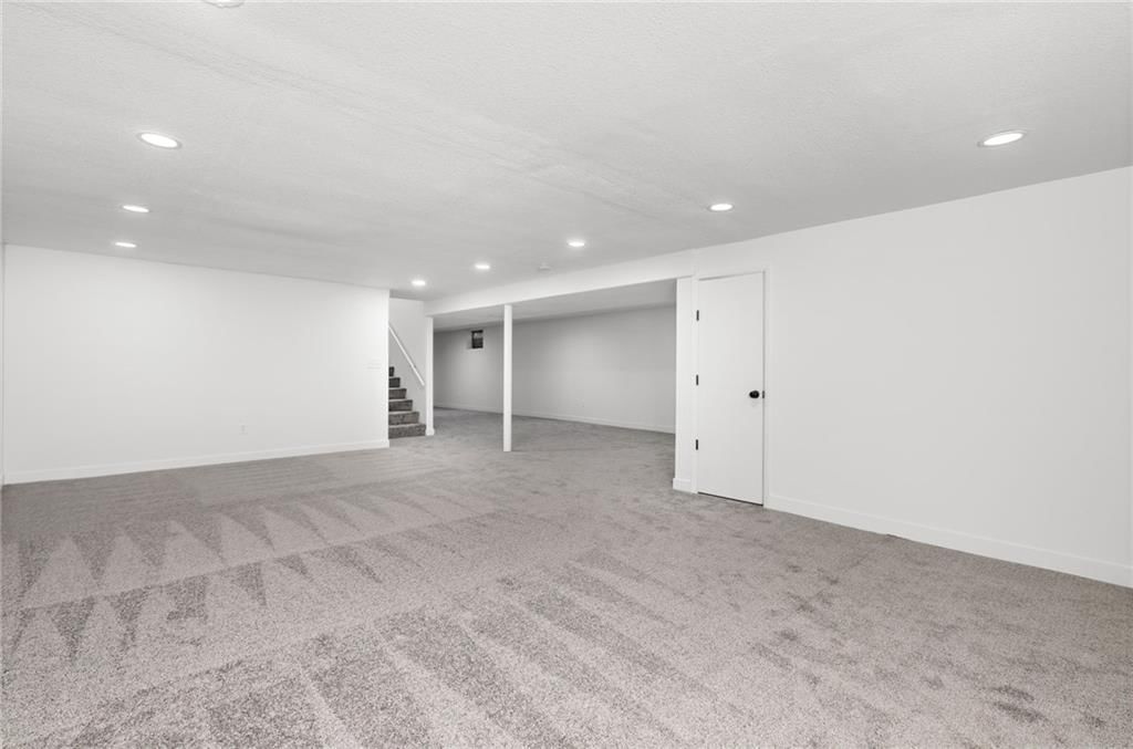 908 NW Kabel Street — photo 33
