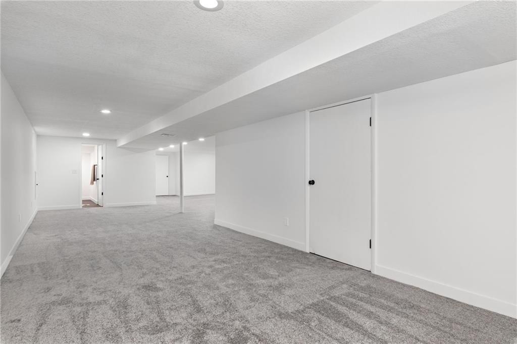 908 NW Kabel Street — photo 36