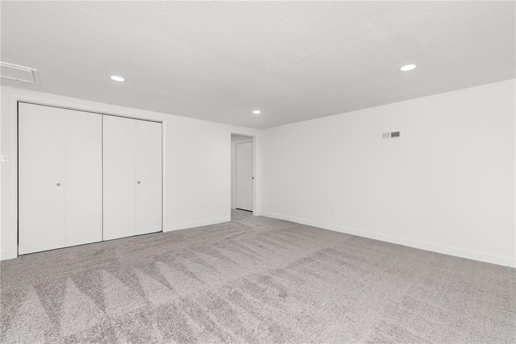 908 NW Kabel Street — photo 38