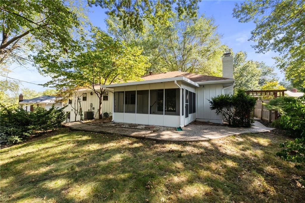 908 NW Kabel Street — photo 41
