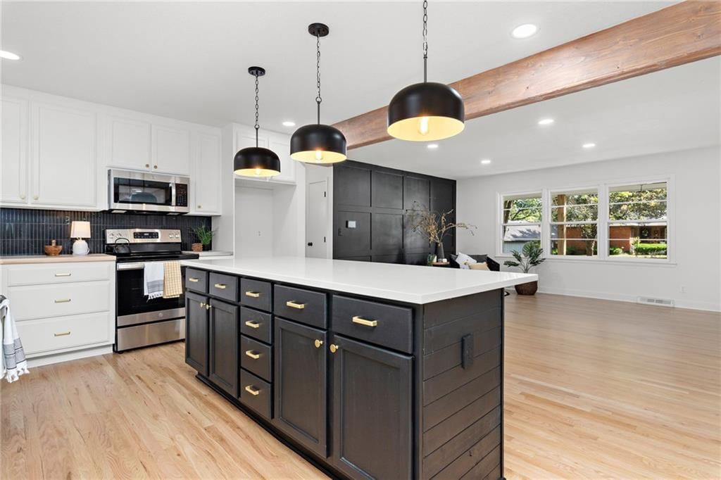 908 NW Kabel Street — photo 10
