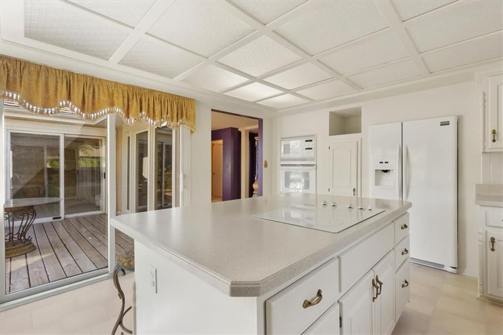 108 SW Hillcrest Lane — photo 3