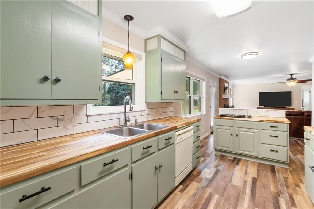 2736 E Madison Street — photo 14