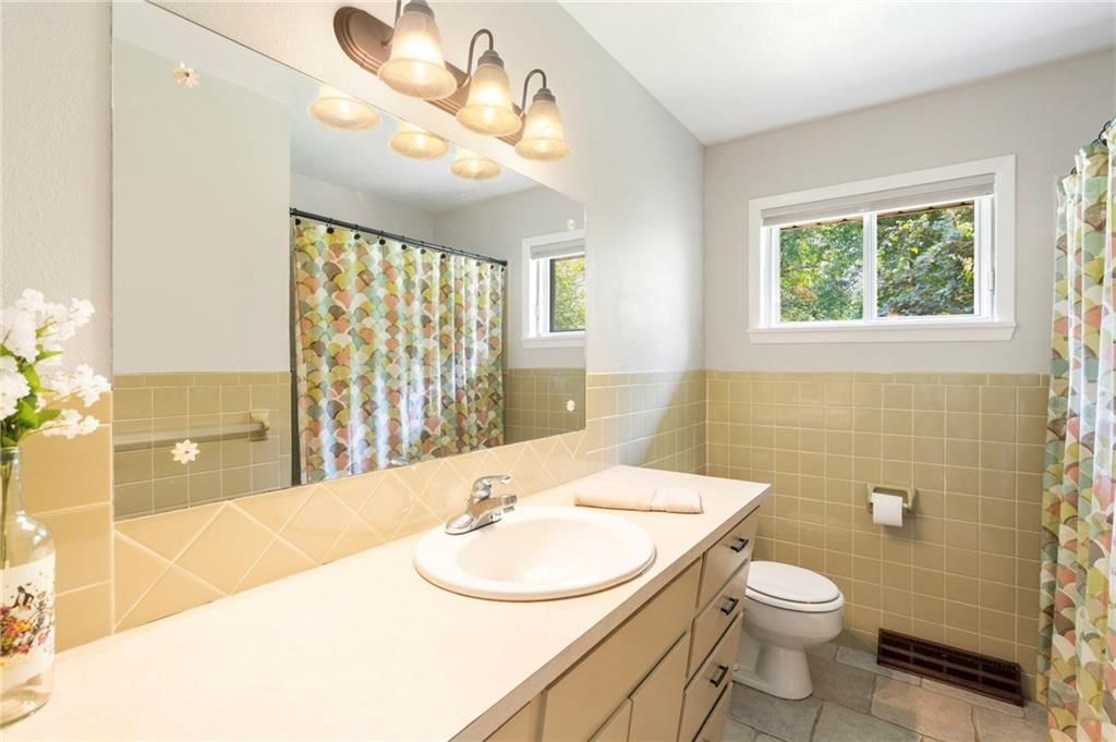 2736 E Madison Street — photo 19