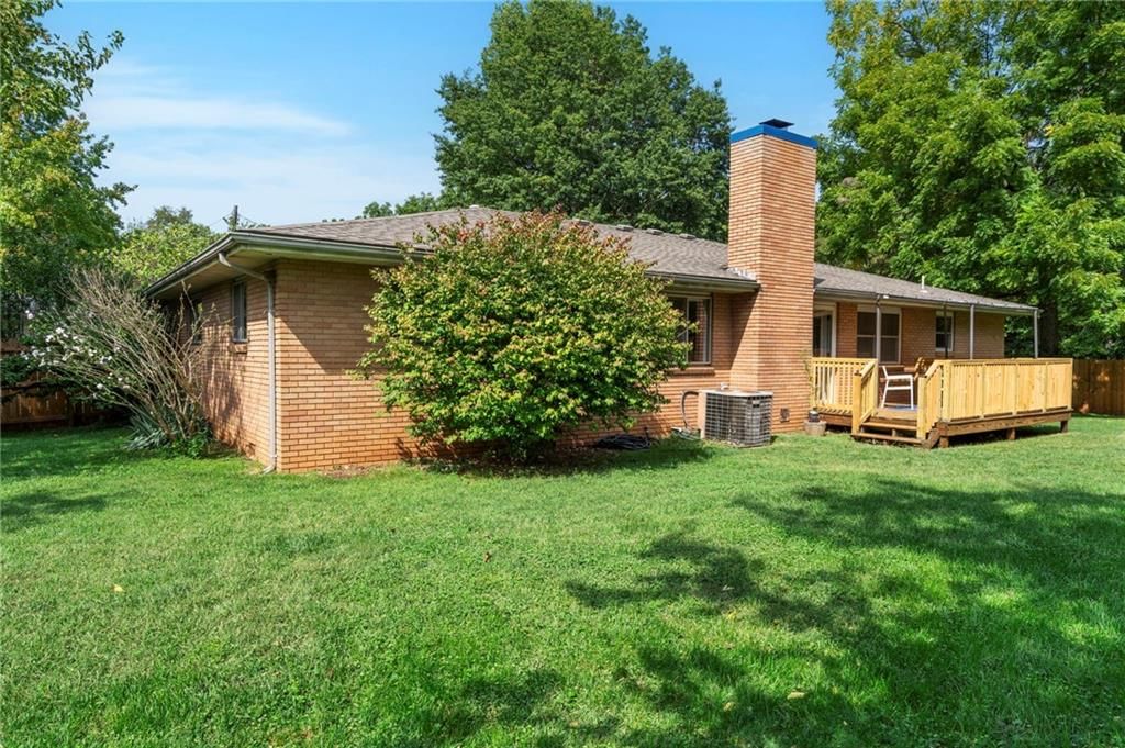 2736 E Madison Street — photo 27