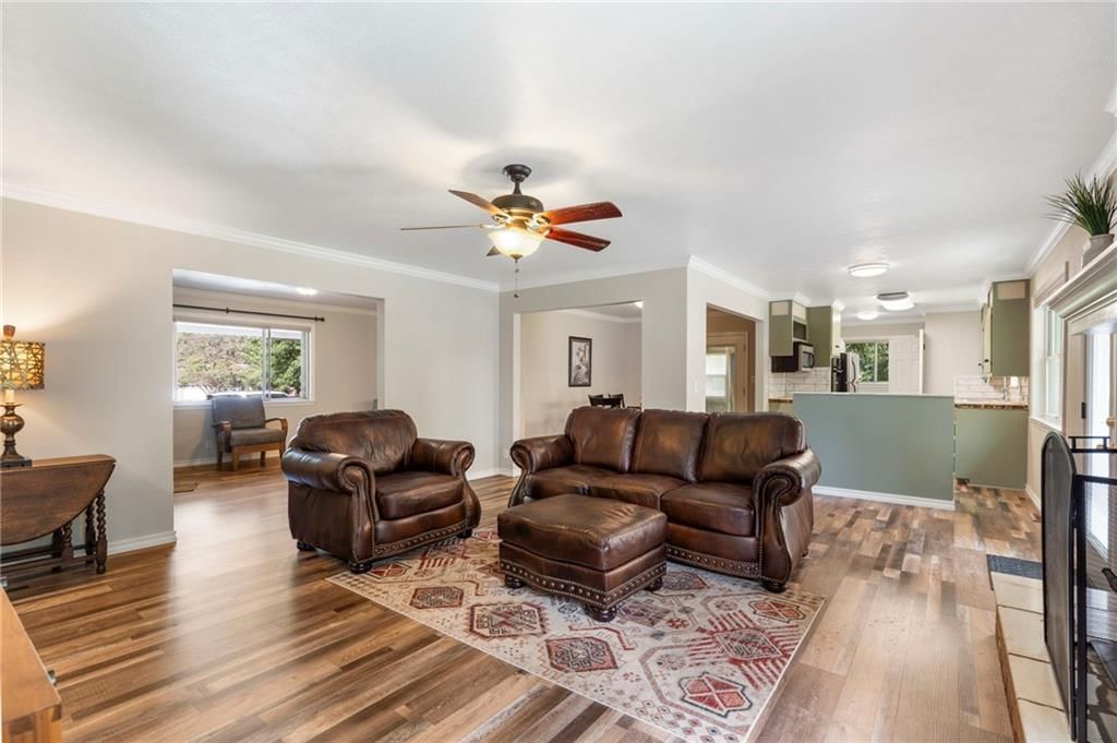 2736 E Madison Street — photo 10