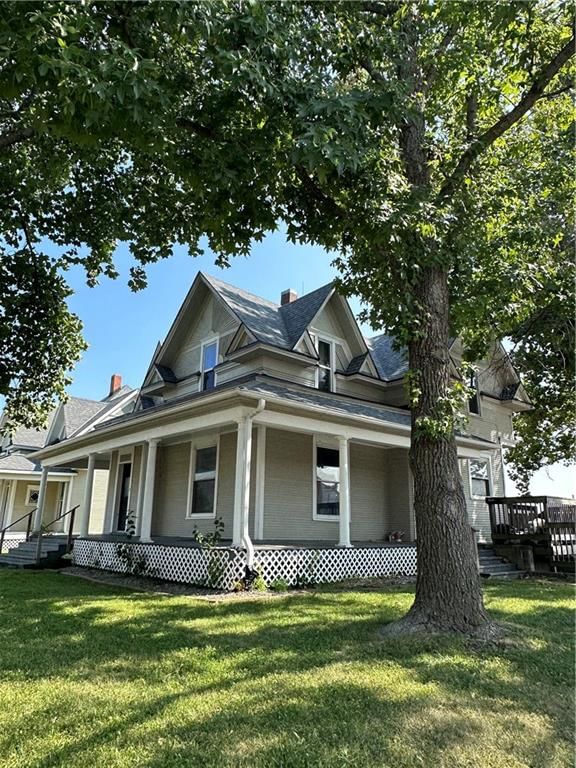 302 E 4TH Street — photo 15