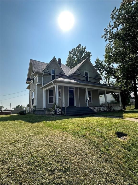 302 E 4TH Street — photo 16