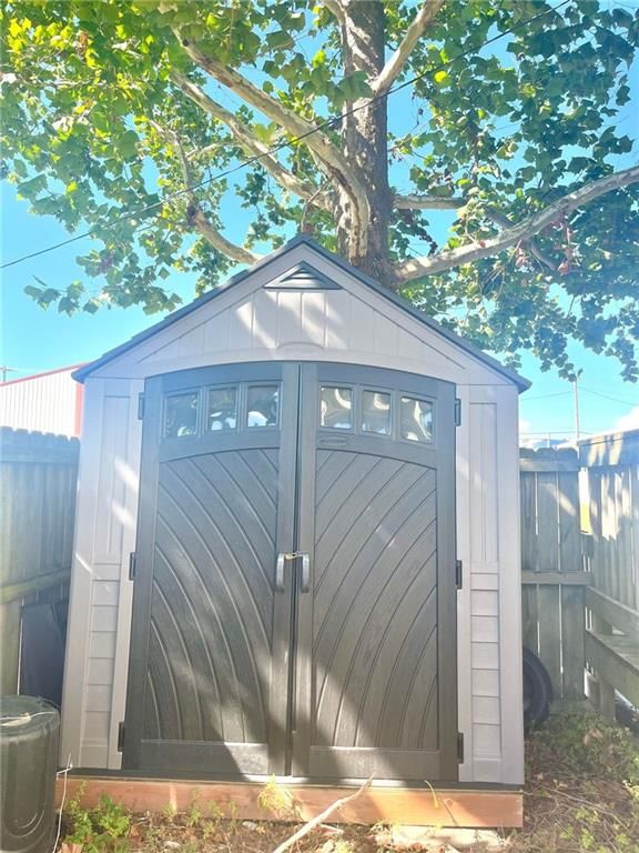 302 E 4TH Street — photo 18