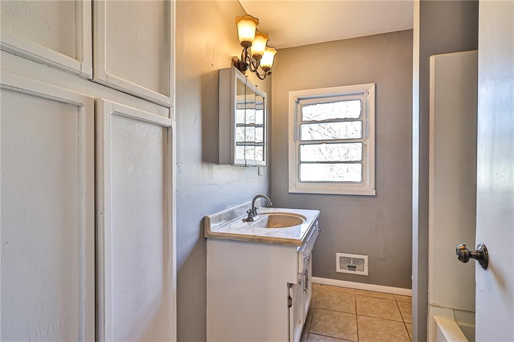 6801 Winchester Avenue — photo 13