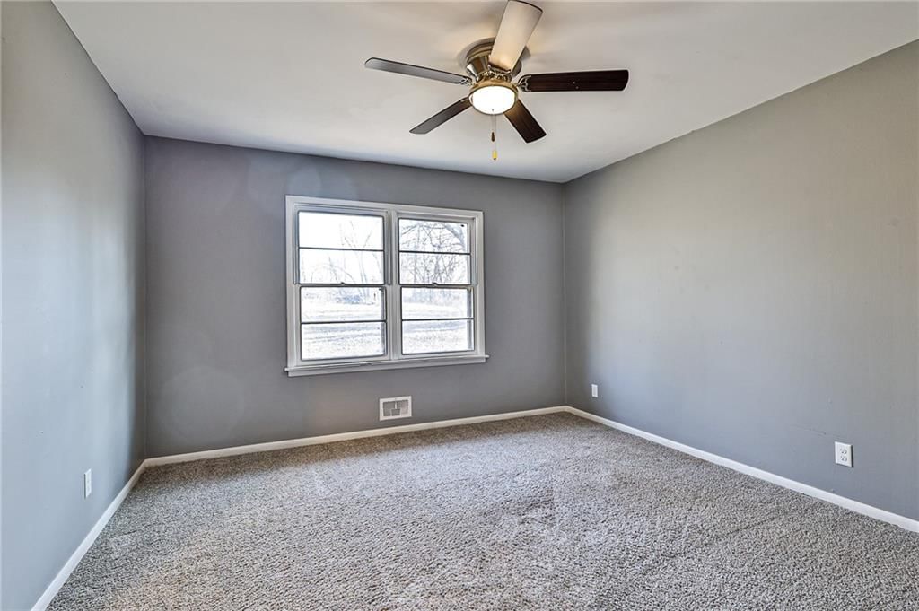 6801 Winchester Avenue — photo 14
