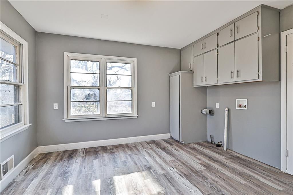6801 Winchester Avenue — photo 10