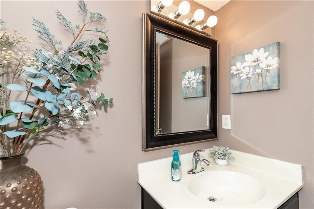 6032 NE MOONSTONE Drive — photo 11