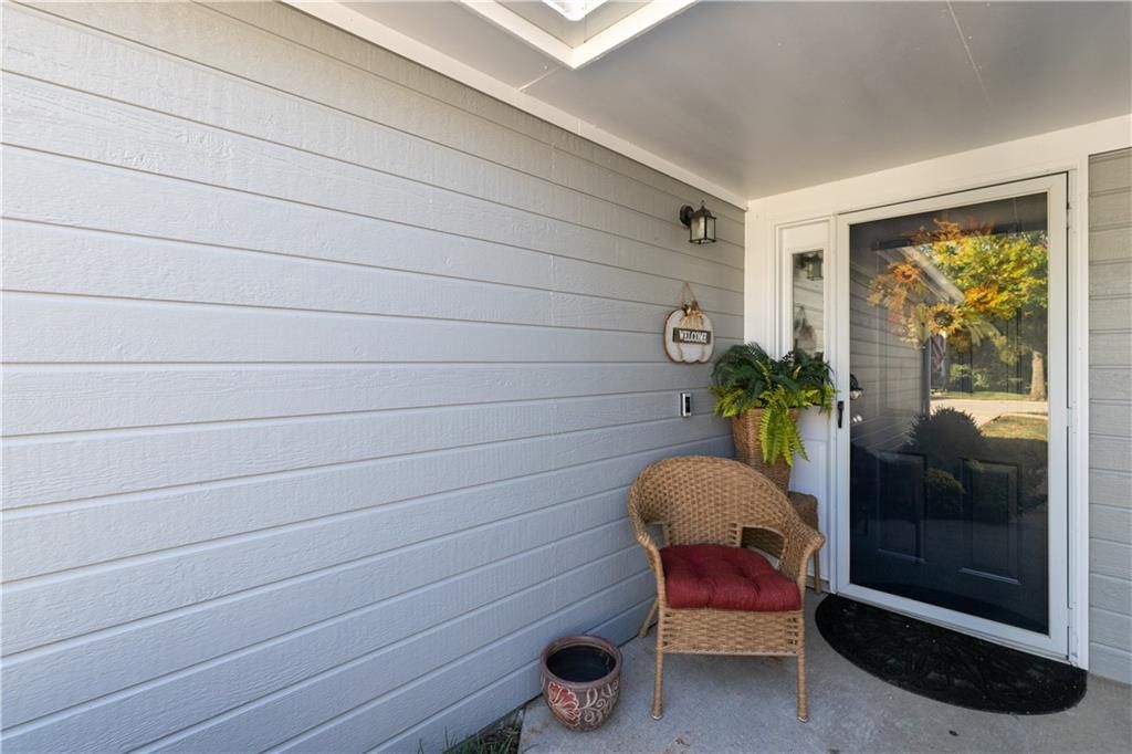 6032 NE MOONSTONE Drive — photo 3