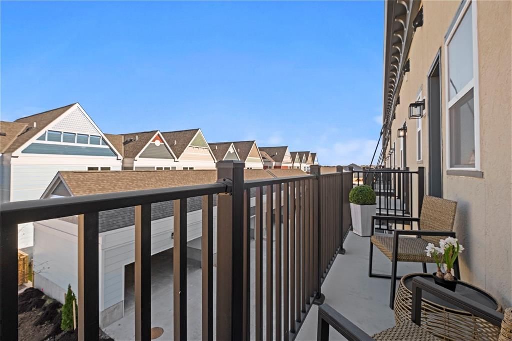 445 SW Longview Boulevard — photo 14