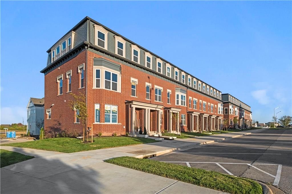 445 SW Longview Boulevard — photo 41