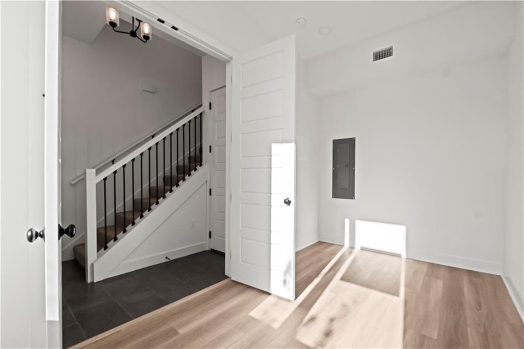 443 SW Longview Boulevard — photo 3