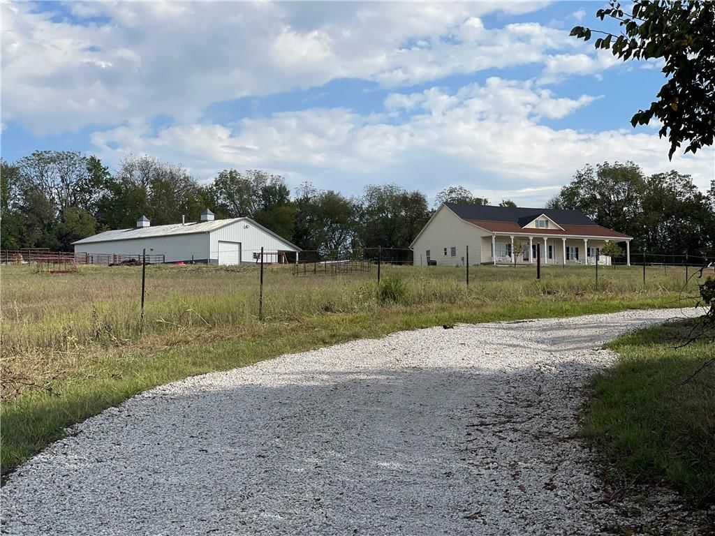 30591 Pleasant Valley Road — photo 48
