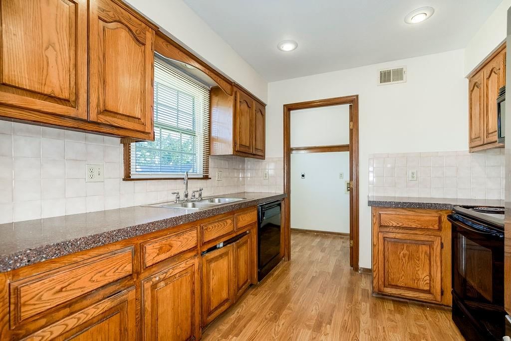 9705 N Locust Drive — photo 11