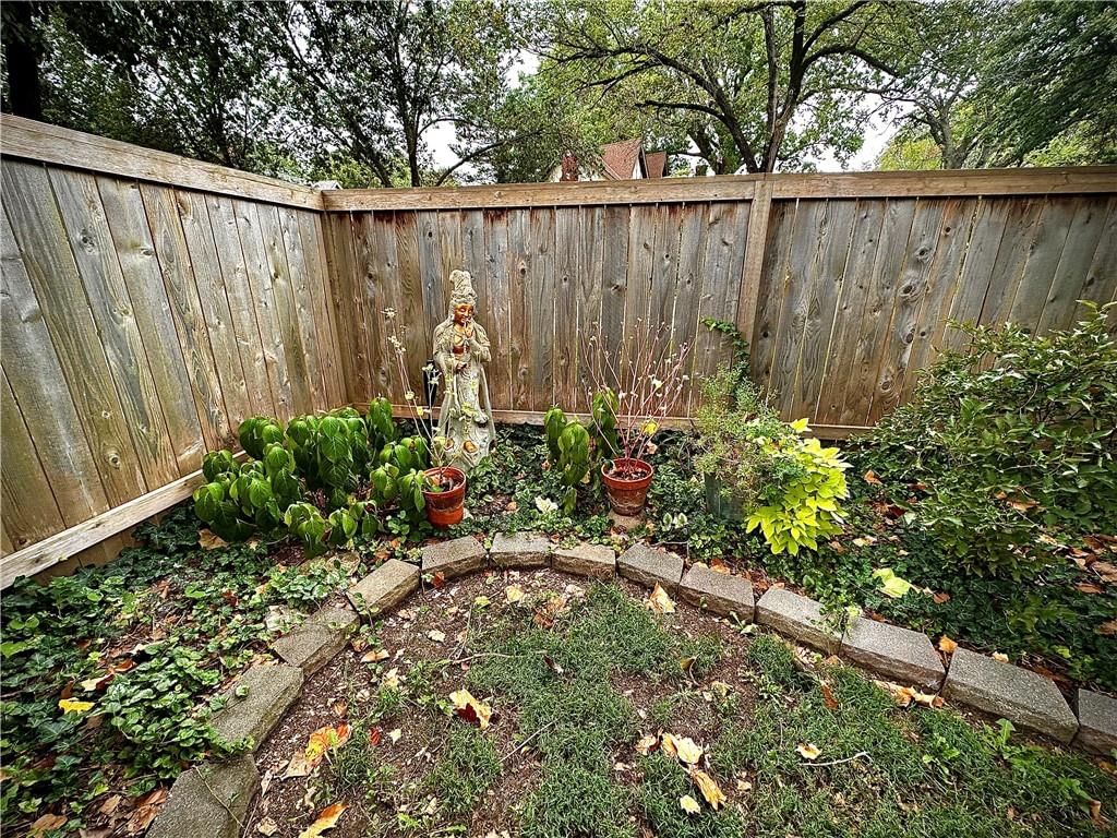 701 E Gregory Boulevard — photo 27
