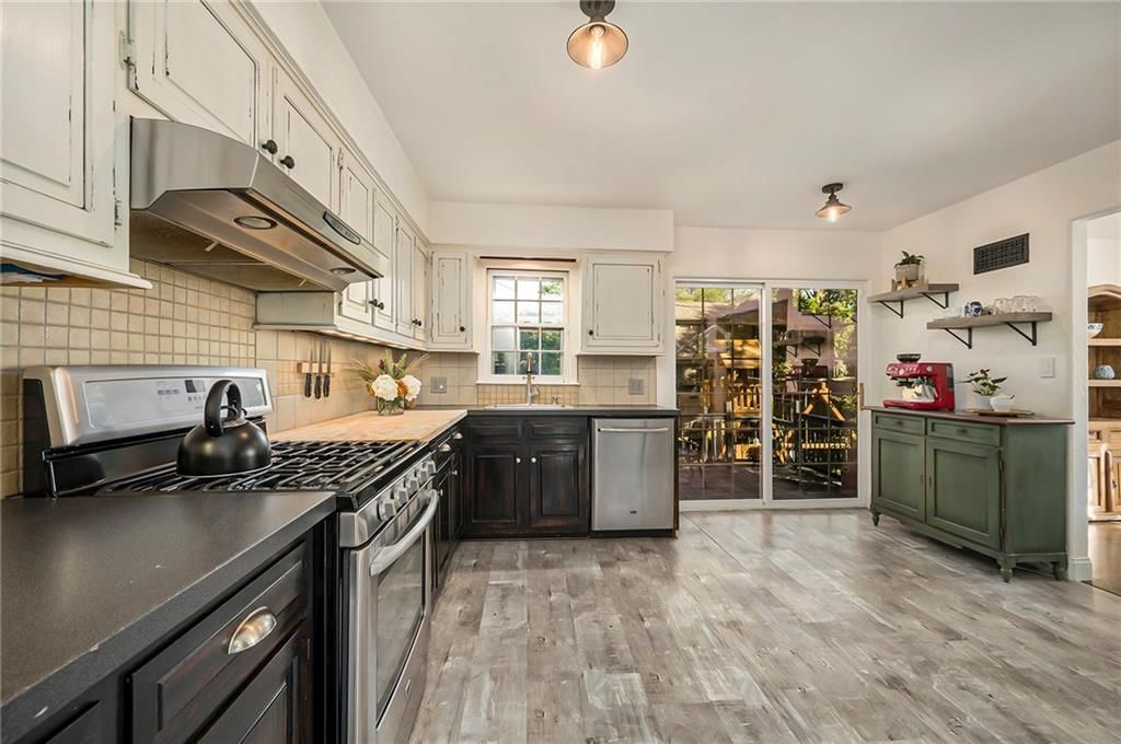 10407 Askew Avenue — photo 11