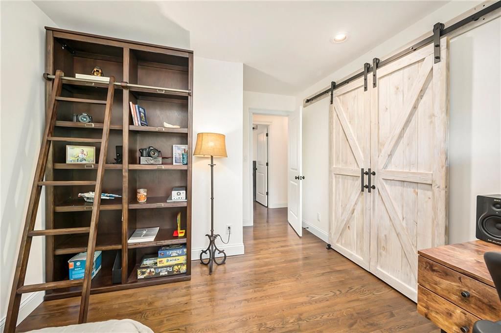 10407 Askew Avenue — photo 22