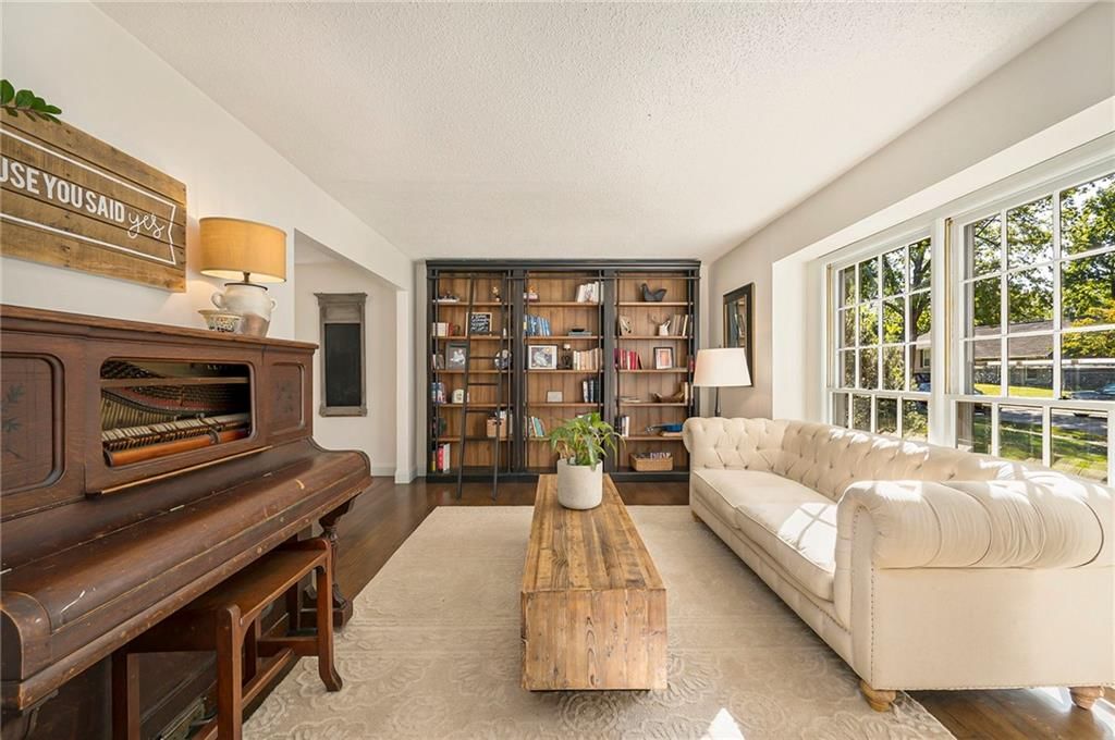 10407 Askew Avenue — photo 7