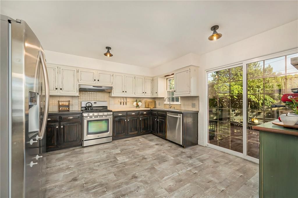 10407 Askew Avenue — photo 10
