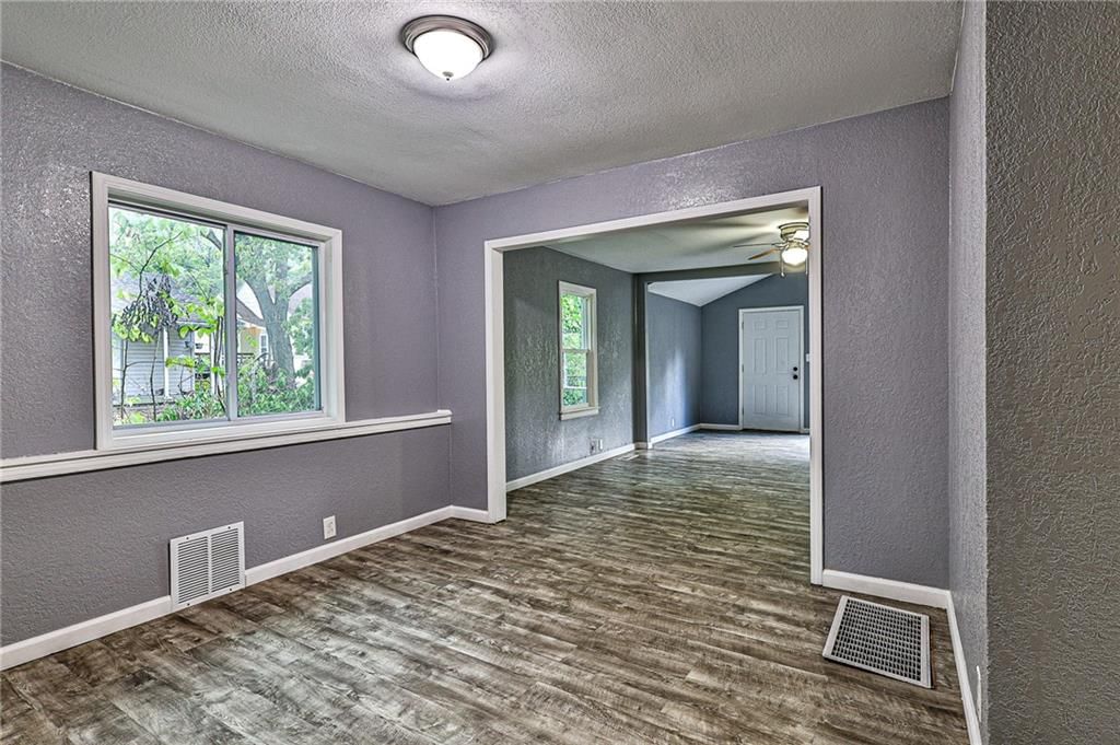 2405 S OVERTON Avenue — photo 8
