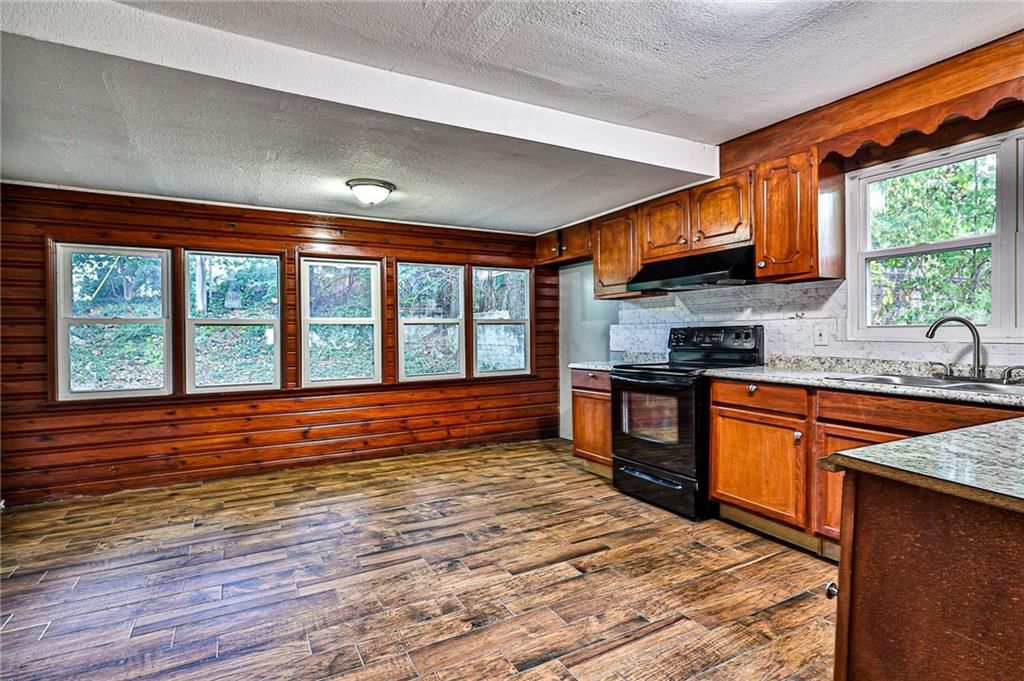 2405 S OVERTON Avenue — photo 9