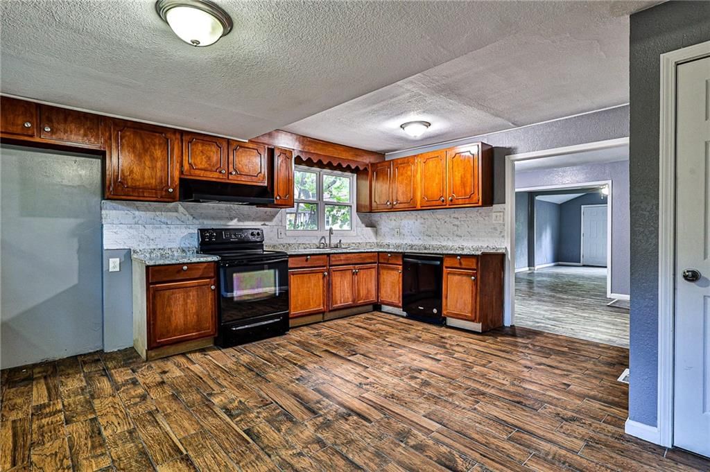 2405 S OVERTON Avenue — photo 10