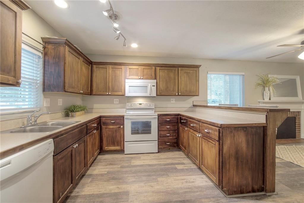 2413 NE Vivion Road — photo 8