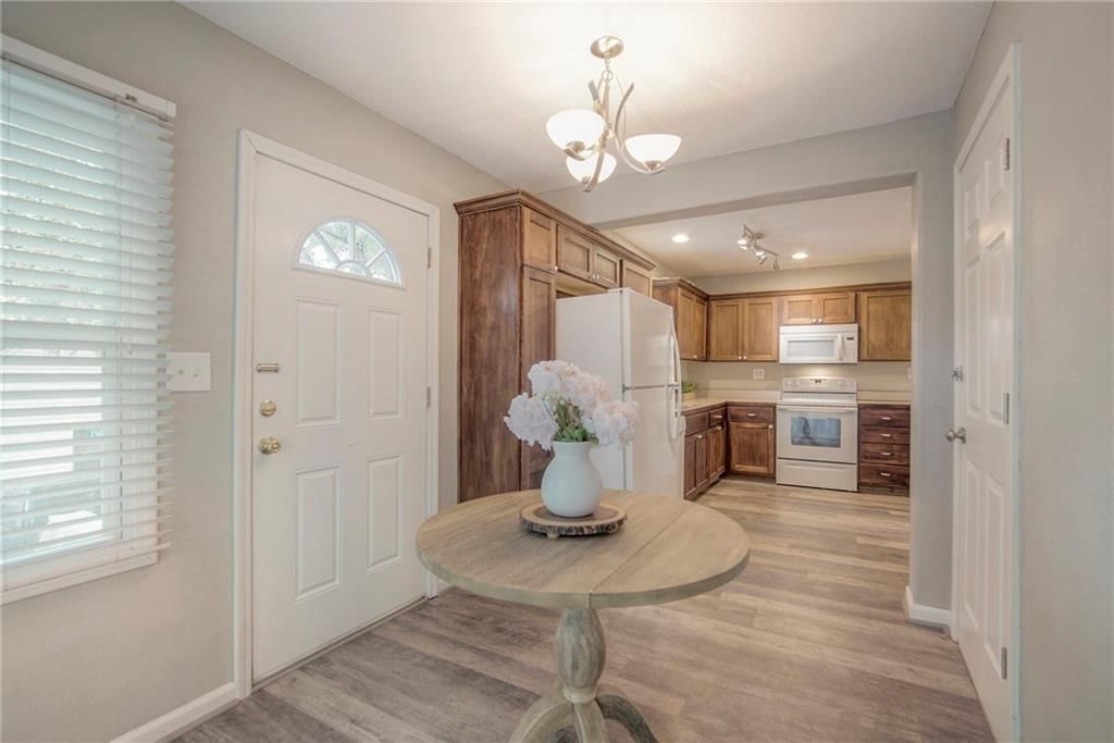 2413 NE Vivion Road — photo 10