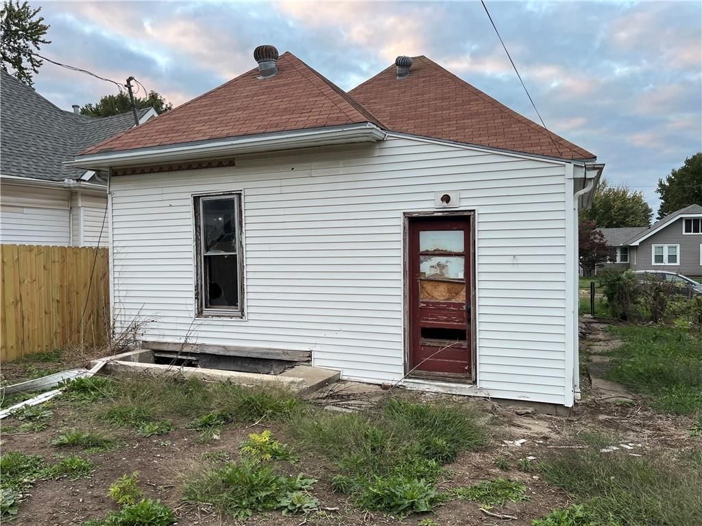 2834 Seneca Street — photo 5