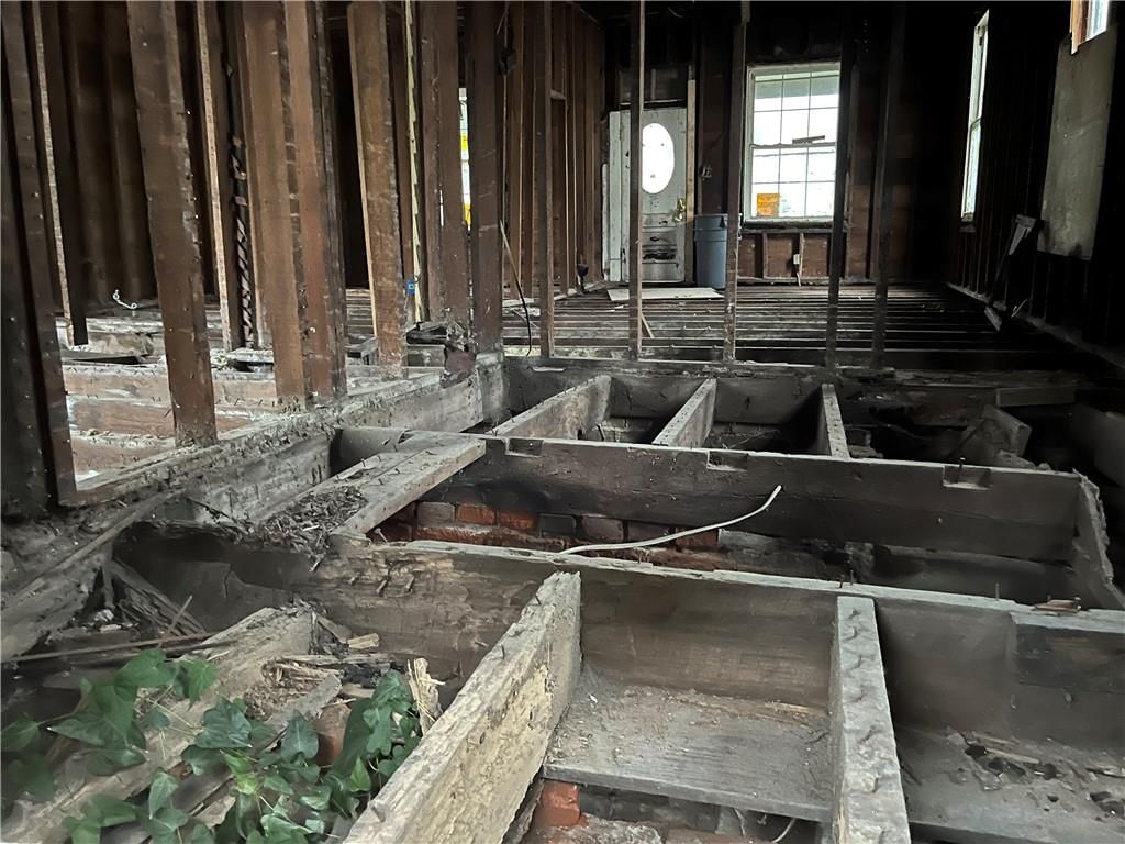 2834 Seneca Street — photo 6