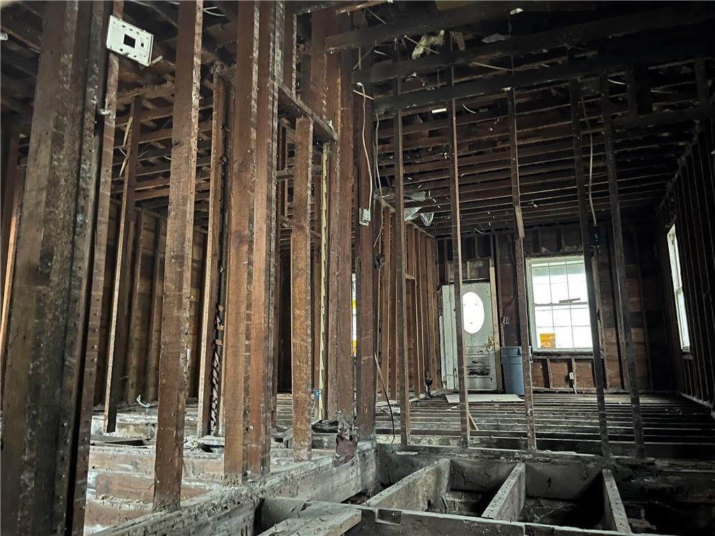 2834 Seneca Street — photo 7