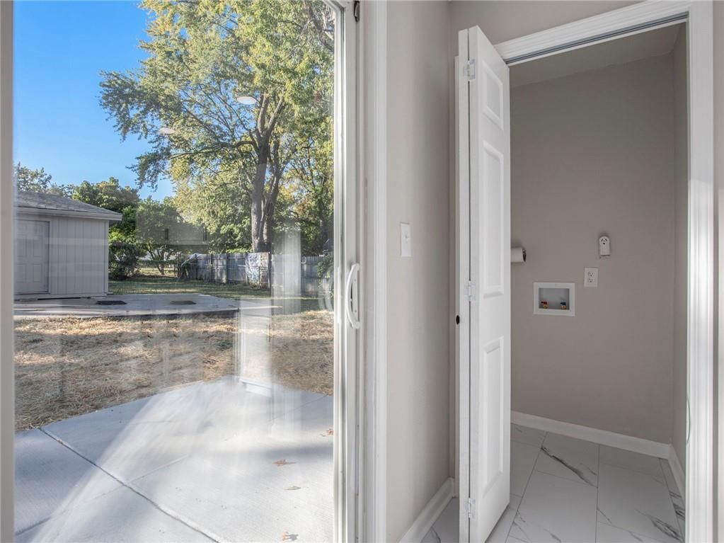 339 E Nettleton Avenue — photo 11