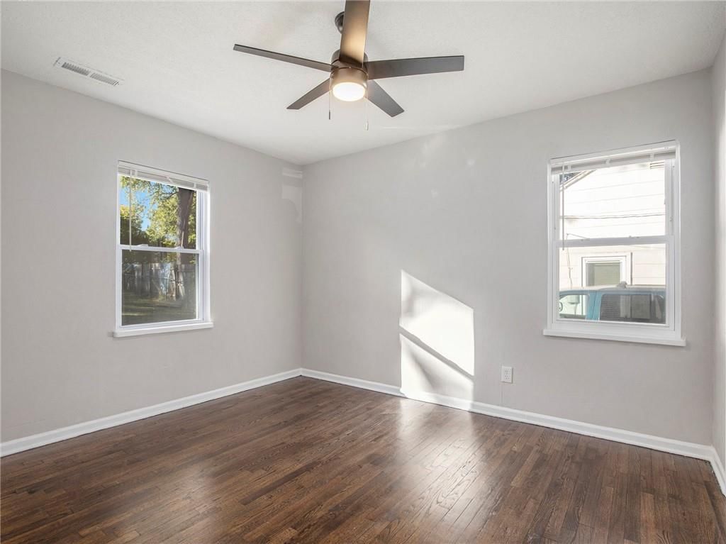 339 E Nettleton Avenue — photo 15