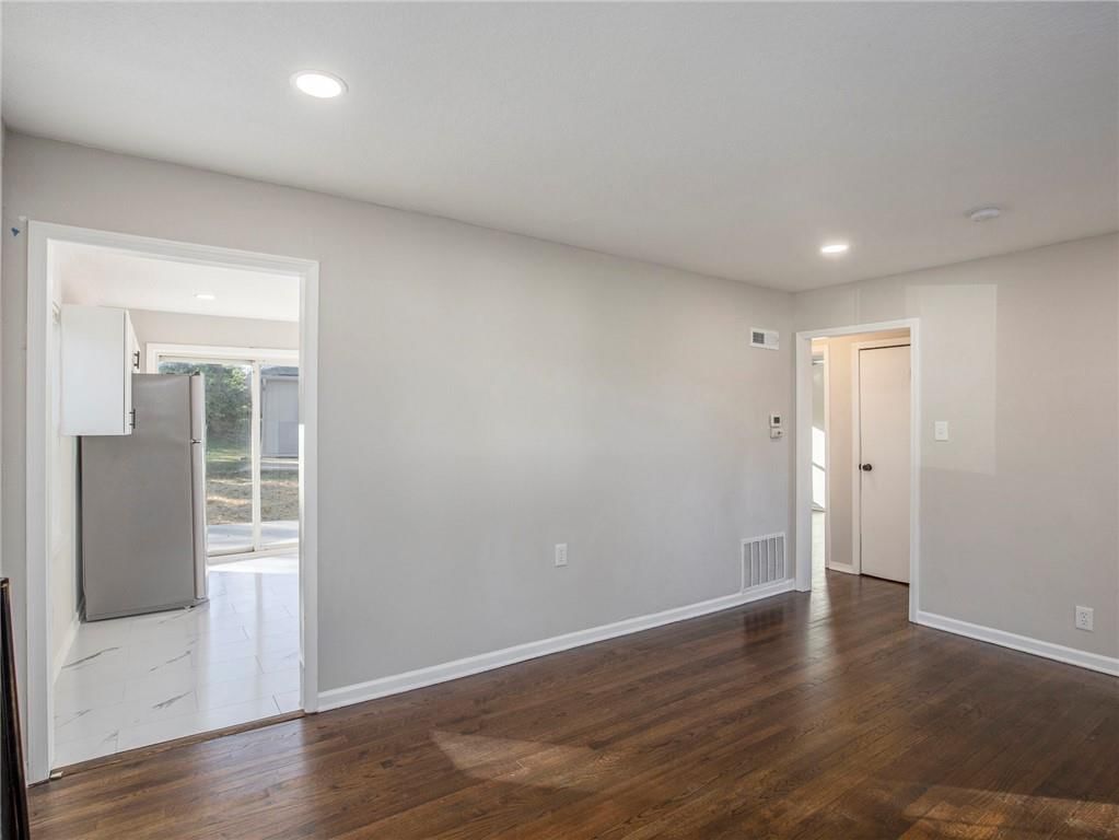 339 E Nettleton Avenue — photo 6