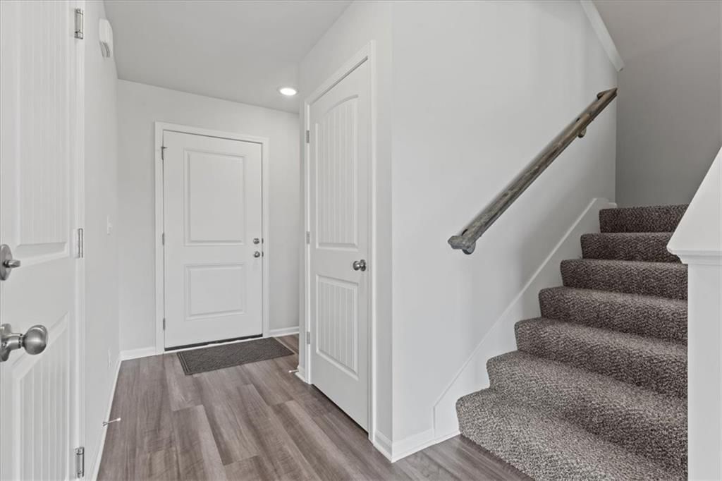 716 Connor Street — photo 2