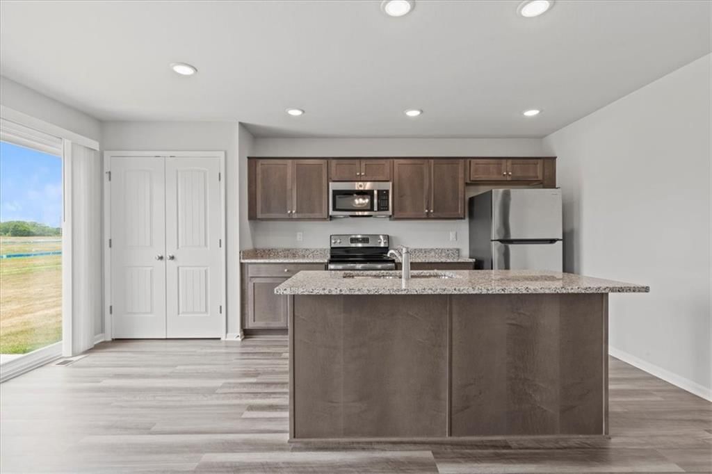 716 Connor Street — photo 8