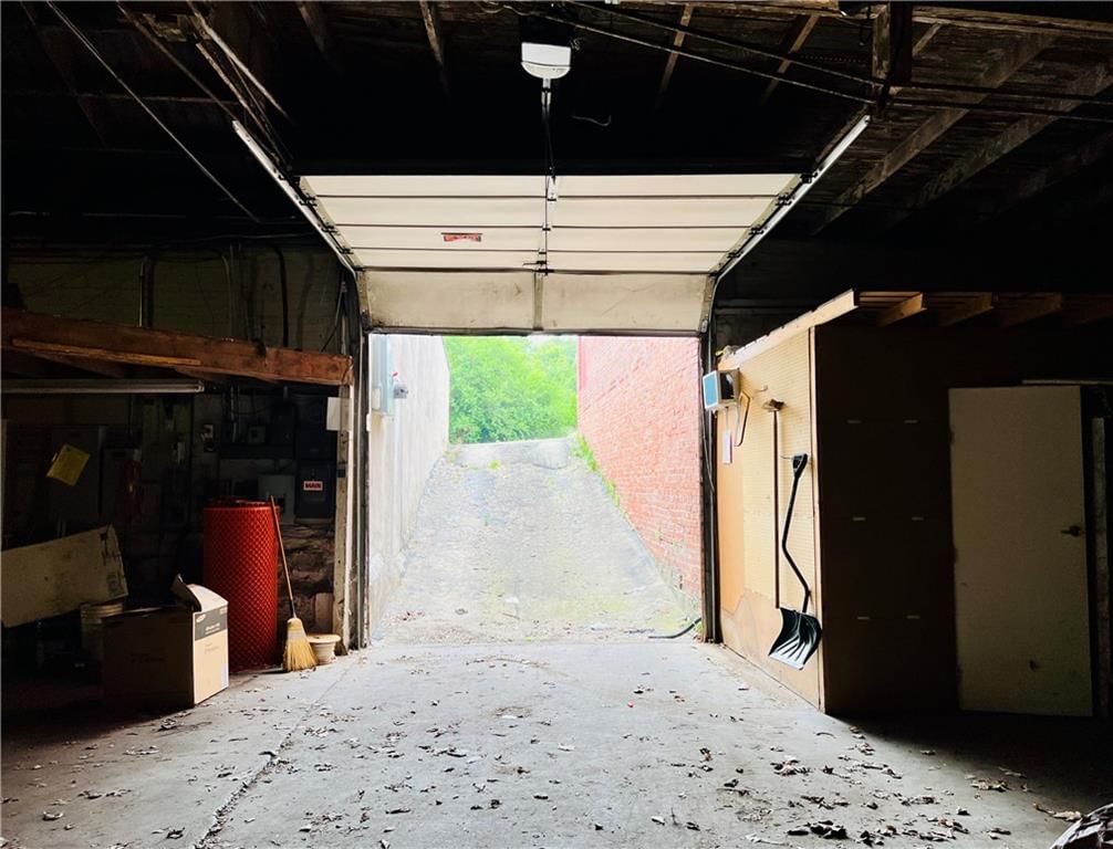 1828 Frederick Avenue — photo 25