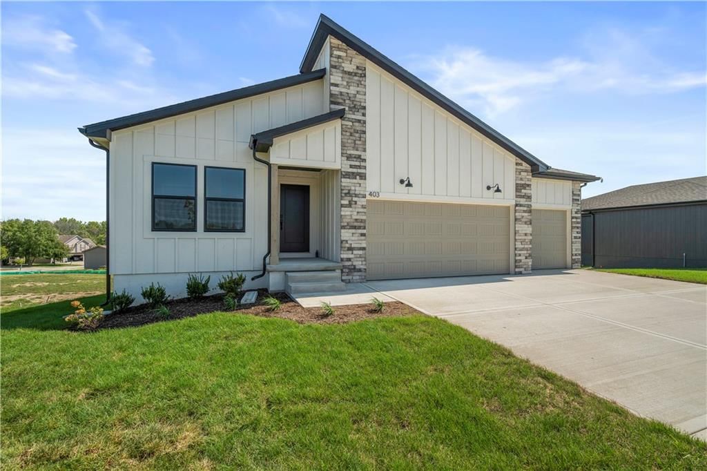 306 Woodview Drive — photo 2