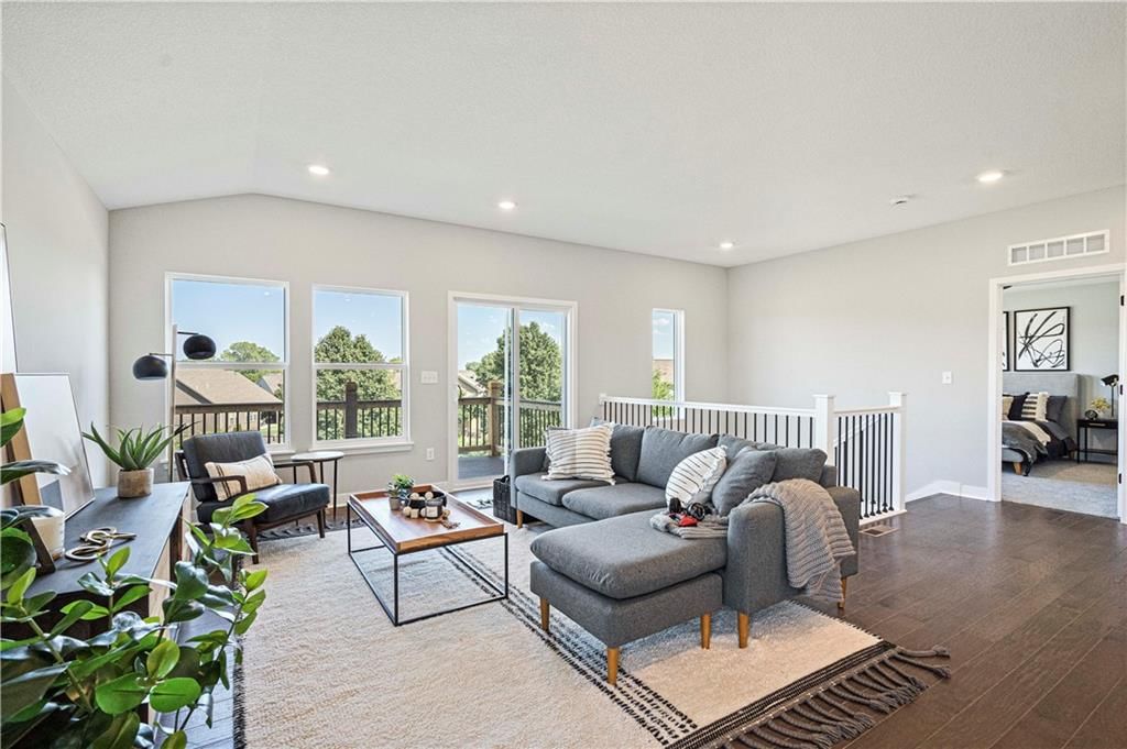 306 Woodview Drive — photo 11