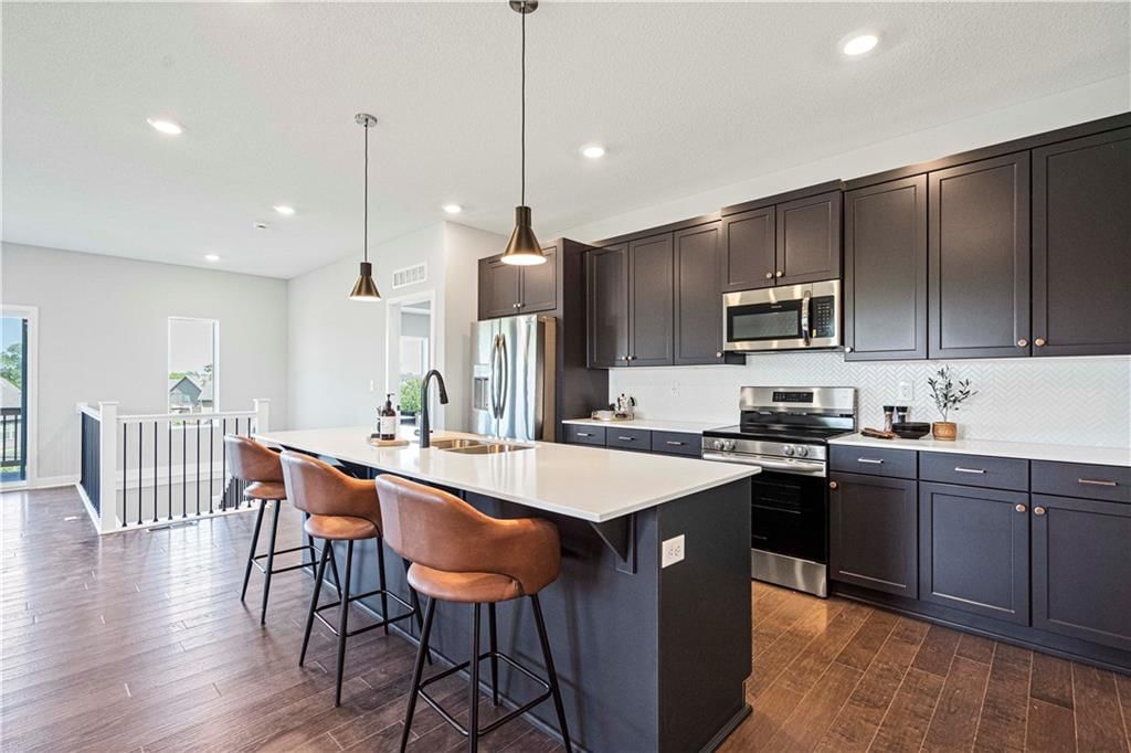 306 Woodview Drive — photo 3