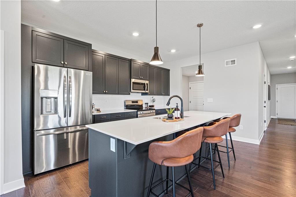 306 Woodview Drive — photo 4