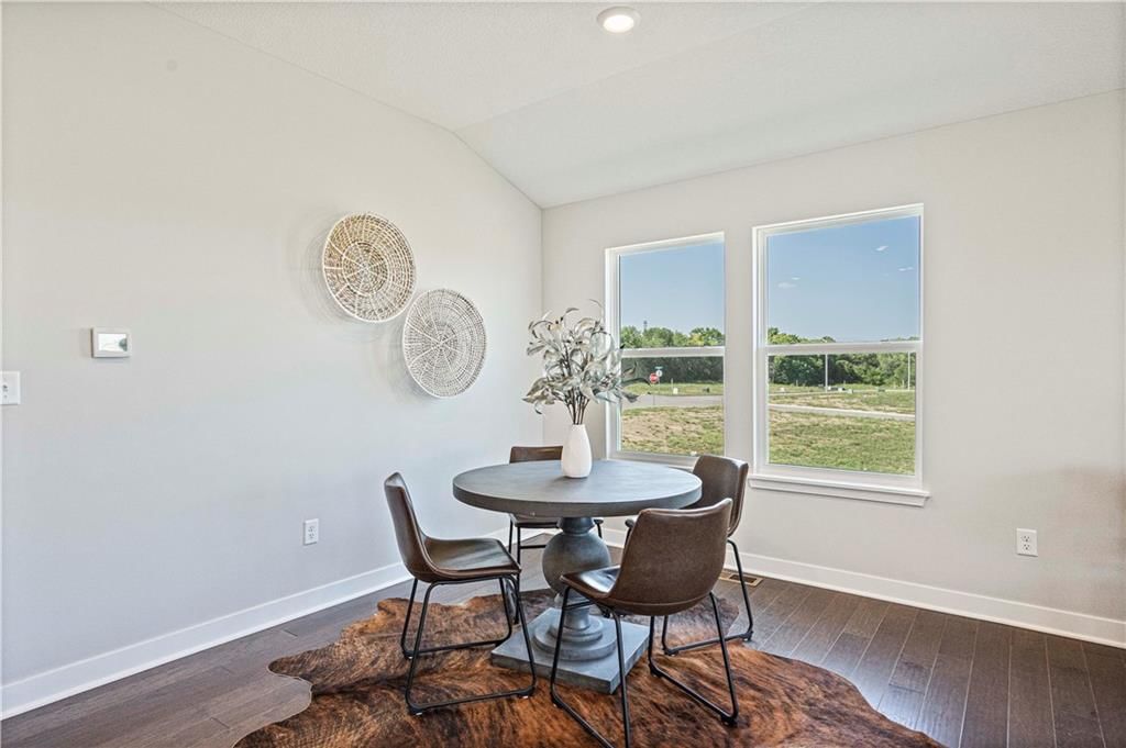 306 Woodview Drive — photo 9