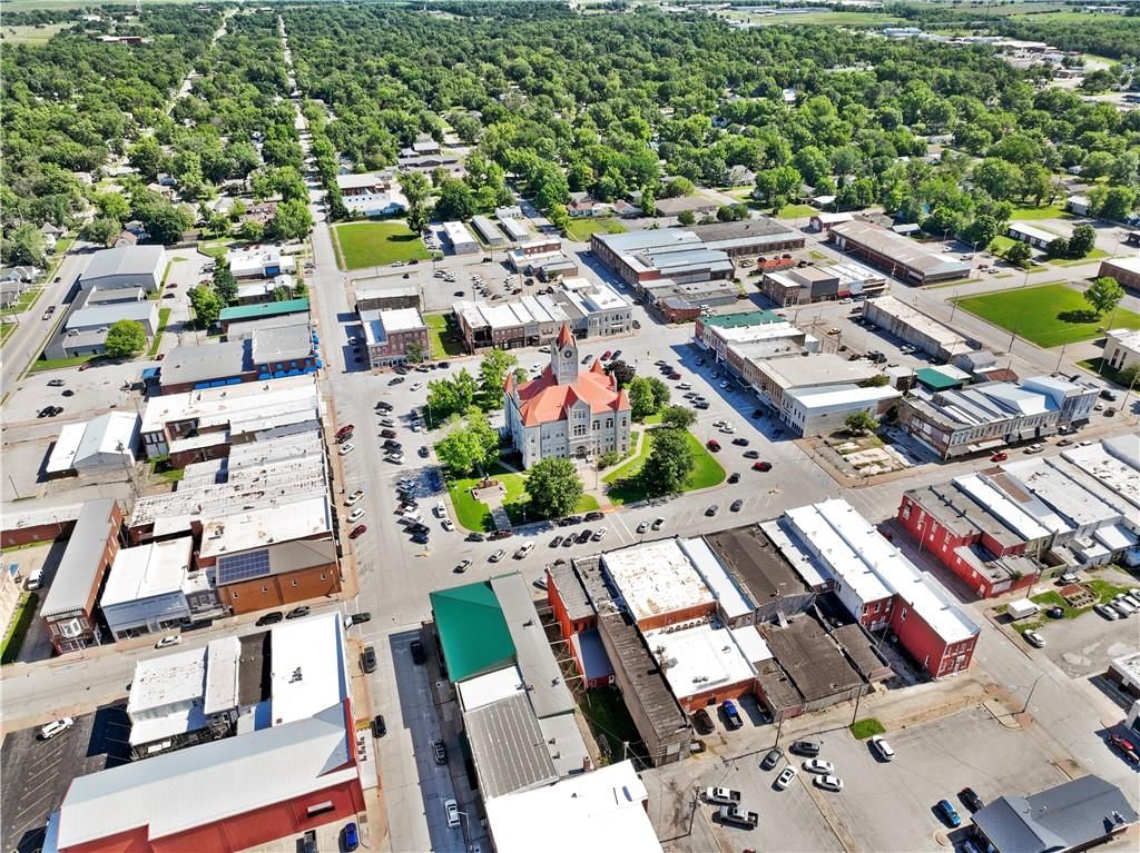 205 W Cherry Street — photo 3