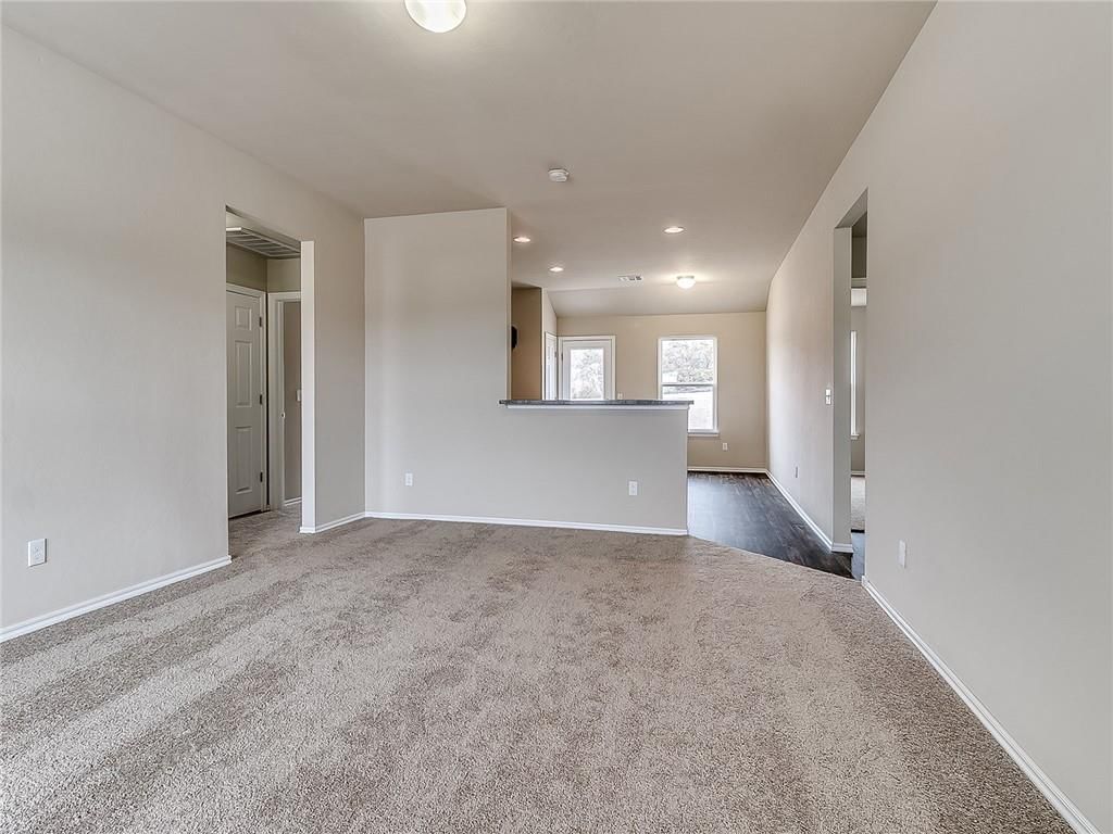 1009 Redbud Drive — photo 2