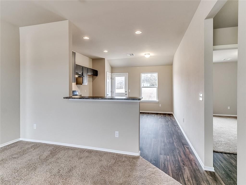1009 Redbud Drive — photo 5